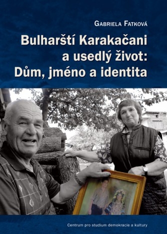 Bulharští Karakačani a usedlý život: Dům, jméno a identita